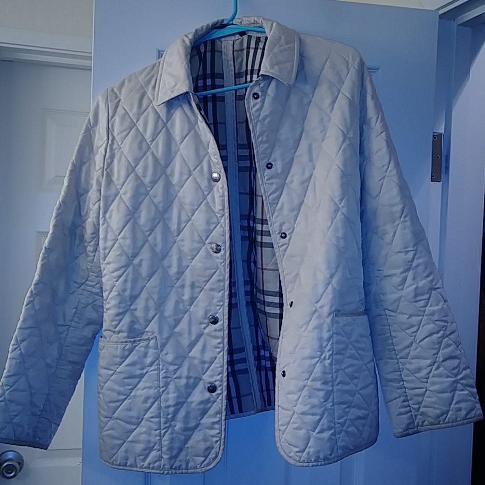 Burberry jacket womens (100% aunthintic )